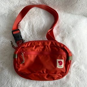 NWOT Fjallraven belt bag
